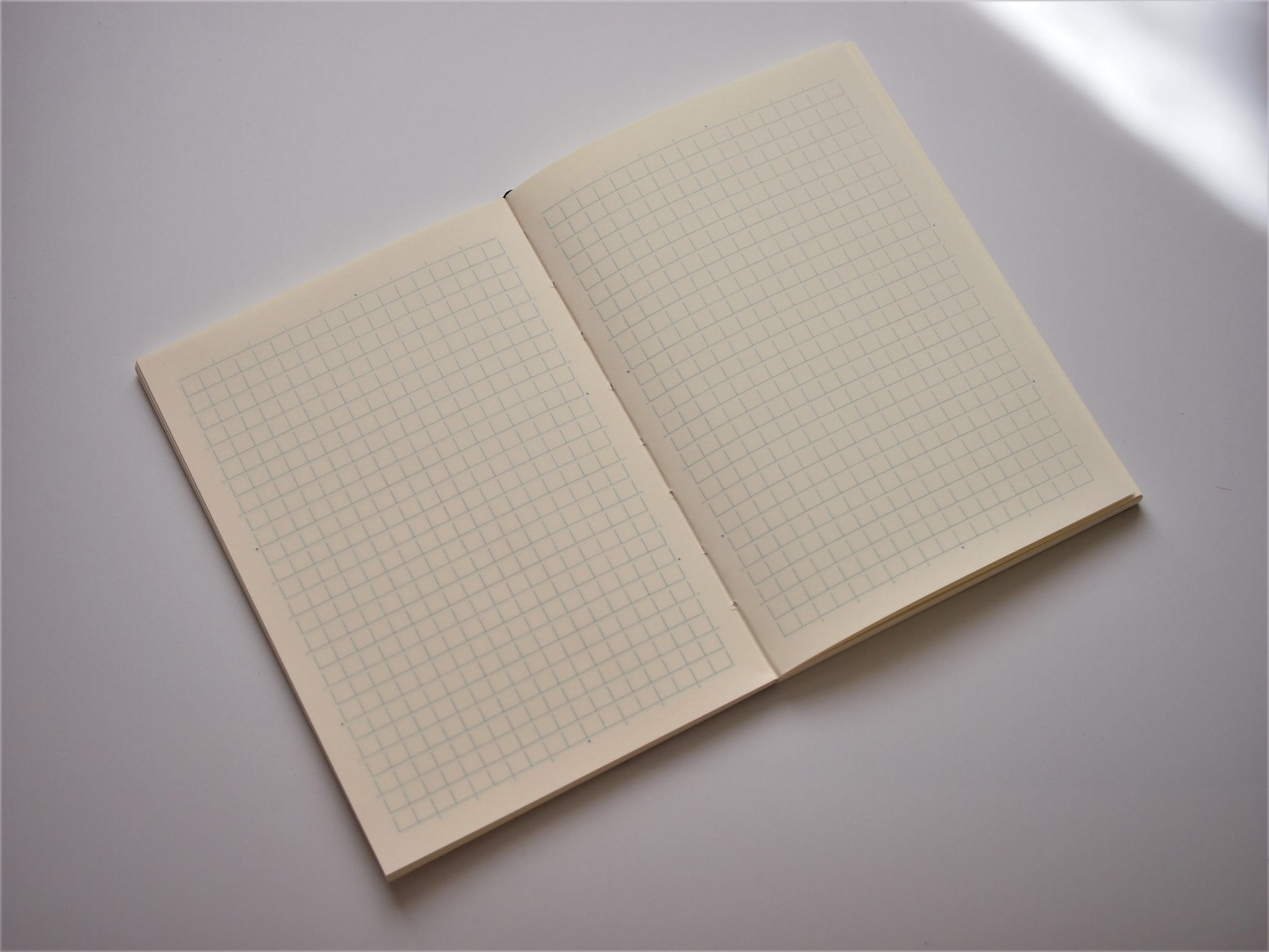 本をイメージしたシンプルなノート「MDノート」をレビュー!. . | pENotE!. .│文房具ブログ