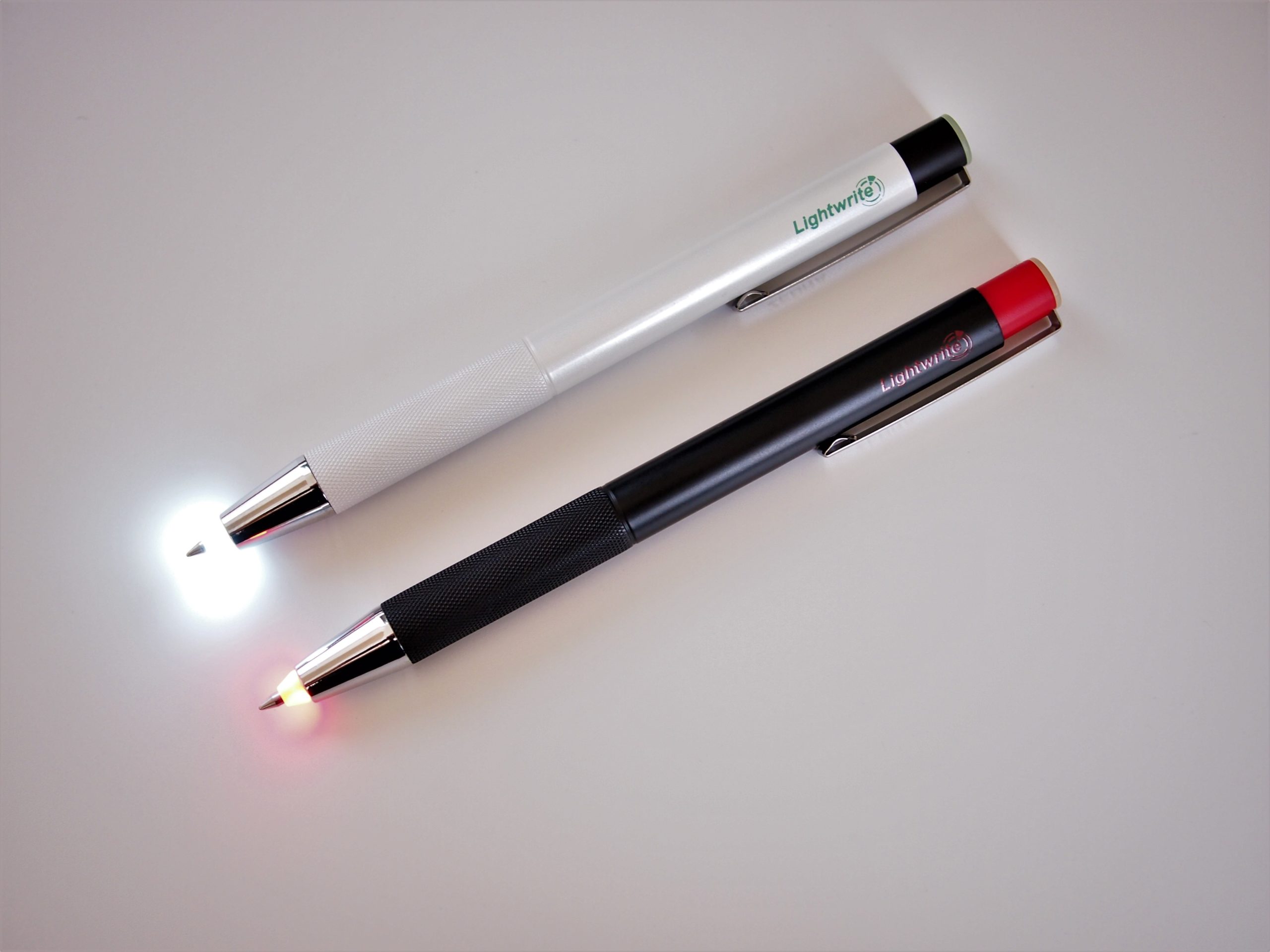 赤いライト付ボールペン ライトライトa をレビュー Penote 文房具ブログ